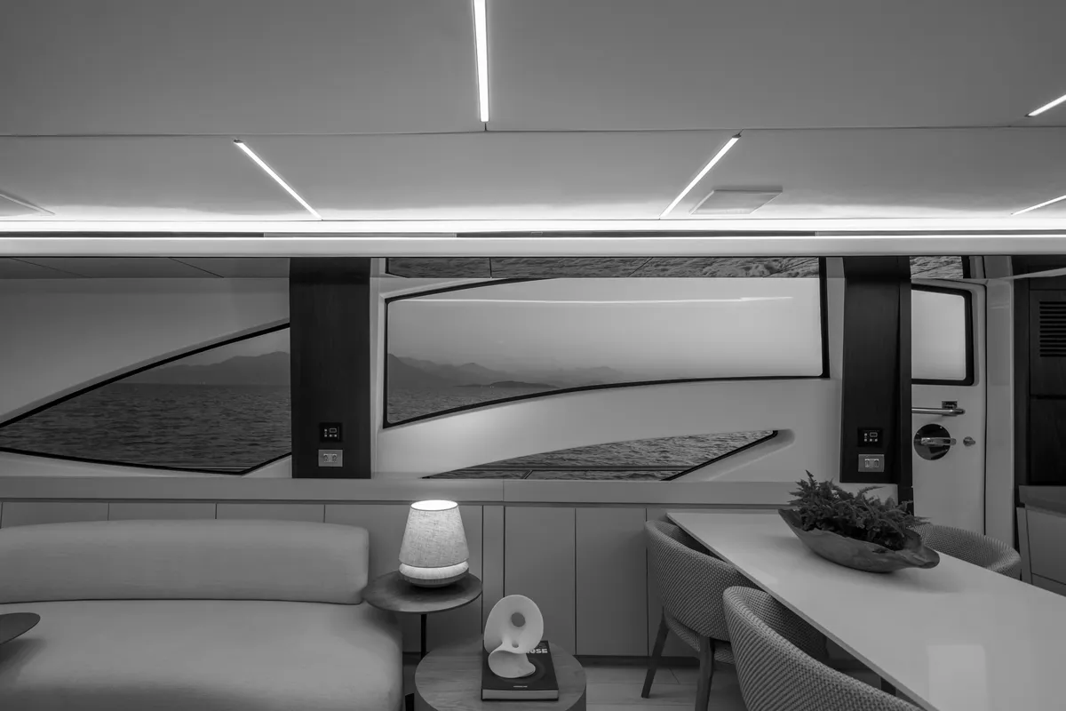Intermarine 80 — Salão (3 de 8)