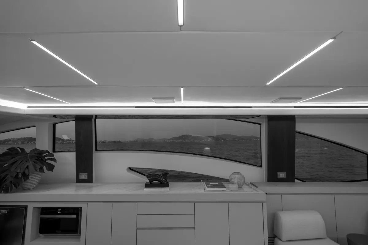 Intermarine 80 — Salão (6 de 8)