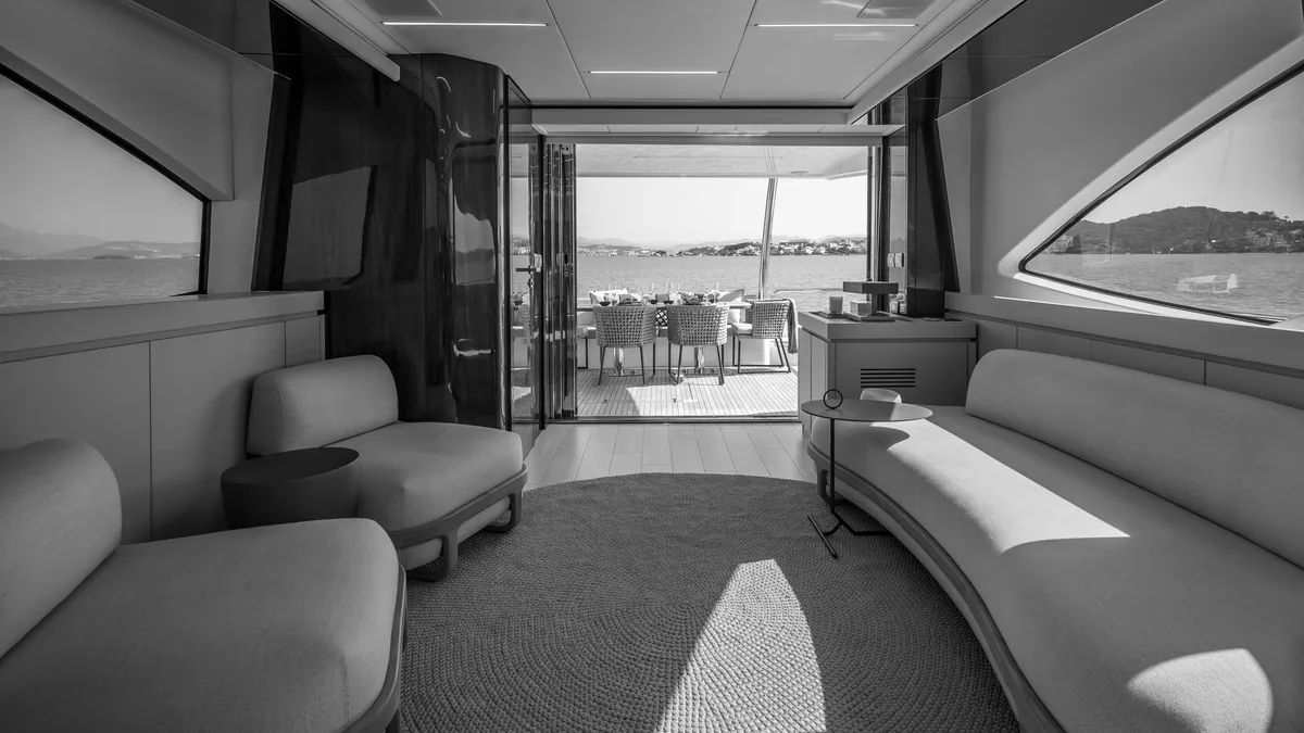 Intermarine 80 — Salão (7 de 8)