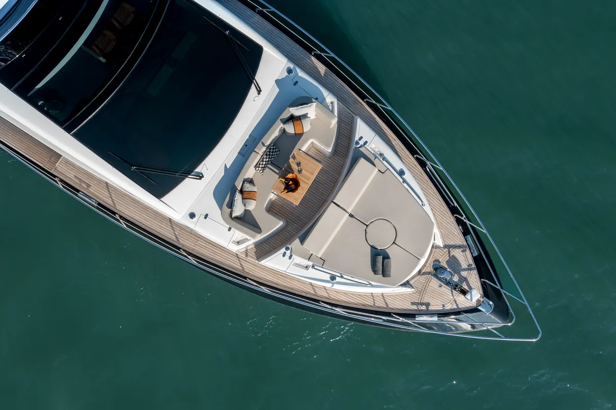Intermarine 80 — Popa e proa (7 de 7)