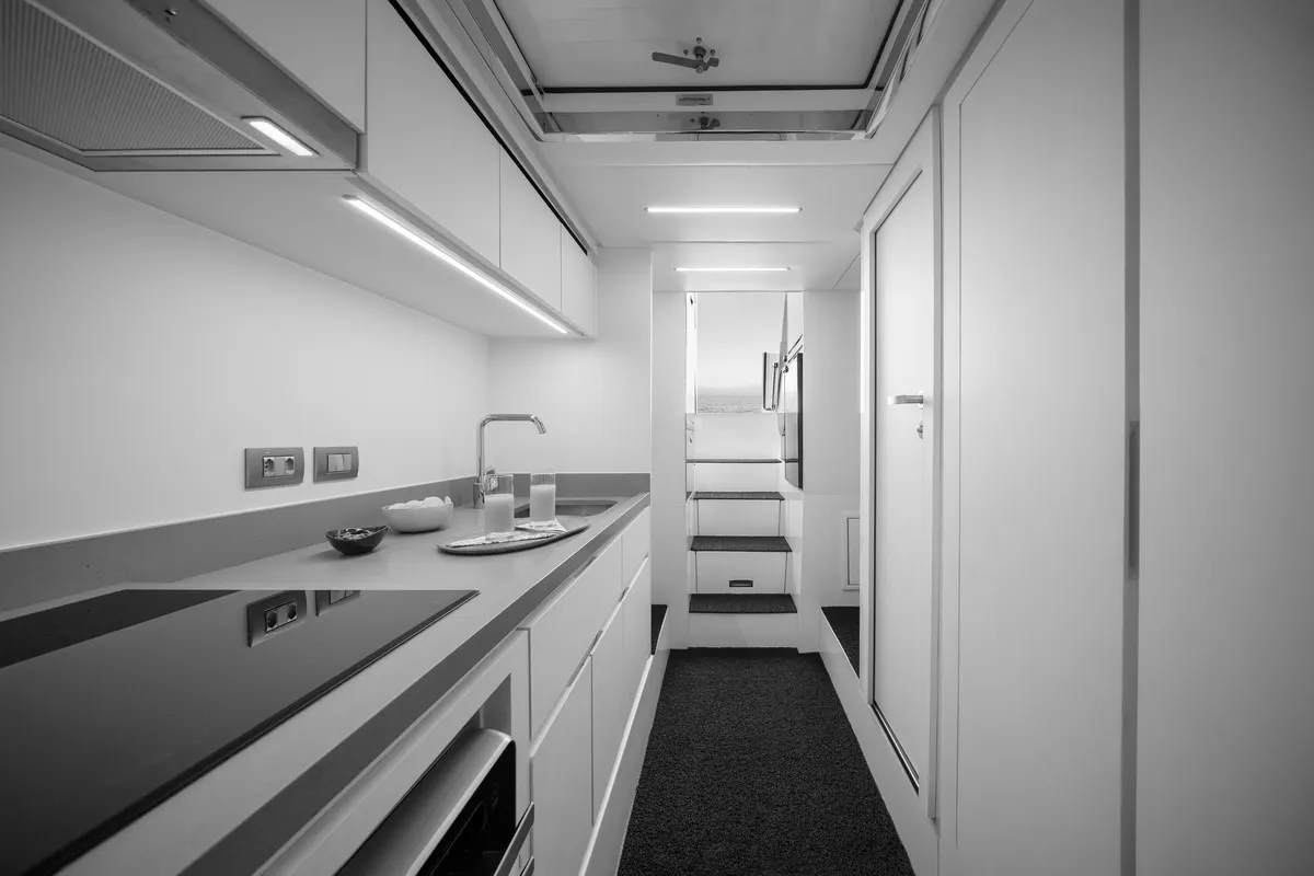 Intermarine 80 — Salão (5 de 8)